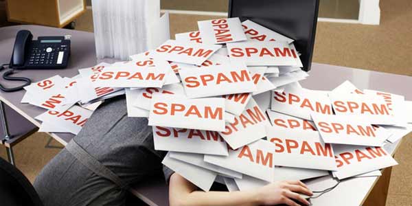 Los empleados usan el 30% de su jornada para atender llamadas o emails según investigación.
